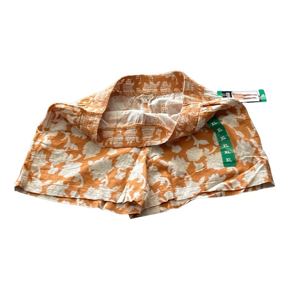 Briggs& Riley Women’s orange & white shorts Size XL. NWT - Picture 3 of 3